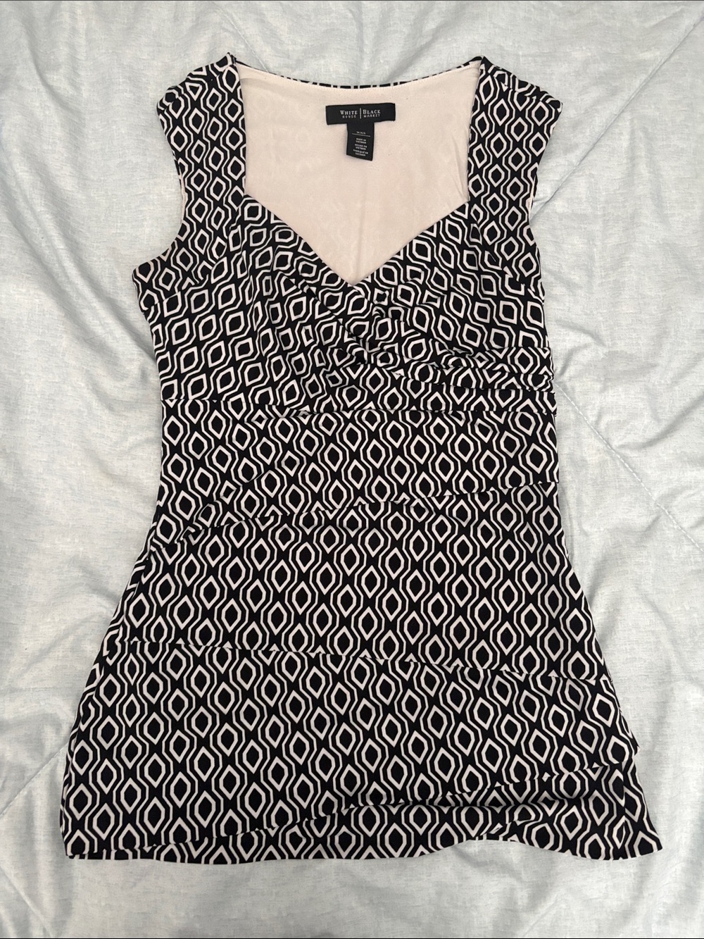 White House Black Market Black & White Geometric Sleeveless V-Neck Tank